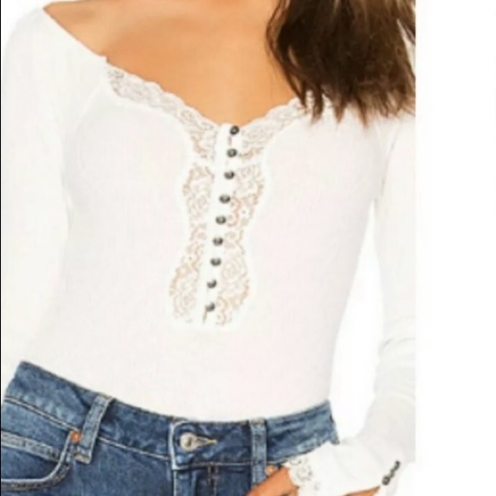 Free People Off the Shoulder Lace top.NWOT.Size Sm